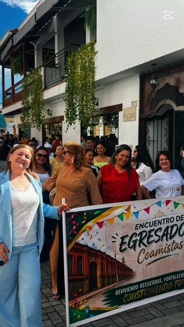 🎉💚 ¡85 AÑOS DE HISTORIA, RECUERDOS Y ORGULLO COAMISTA! 💛🎓
Así comenzaron las celebraciones de los 85 años del Colegio Avelina Moreno: con el regreso a casa de quienes también escribieron nuestra historia. 🏫✨
🎓 Egresados de diferentes promociones se reencontraron para vivir una jornada cargada de emociones: el desfile de generaciones Coamistas, el regreso al colegio y una especial cena de integración que permitió revivir recuerdos, compartir abrazos y celebrar los lazos que permanecen a través del tiempo. 🥂💚
Porque volver al Avelina es volver a los amigos, a las historias, a las aulas y a tantos momentos que dejaron huella. 🥹✨
💚 85 años de memoria. 💛 85 años de amistad. 🎓 85 años formando generaciones. ✨ 85 años de orgullo Coamista.
¡Y esto apenas comienza! 🎉
Colegio Avelina Moreno: 85 años de Valores, Ciencia y Verdad. 💚💛
#coamsocorro #coam #colegioAvelinaMoreno #SocorroSantander #85AñosCOAM OrgulloCoamista EgresadosCOAM ReencuentroCoamista FamiliaCoamista SemanaCulturalCoamista