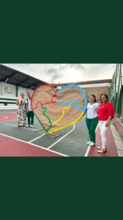 🤝💚 Día 5 | Semana Santandereana por la Convivencia Escolar
En el Colegio Avelina Moreno continuamos promoviendo una convivencia basada en el respeto, la empatía y la solidaridad, recordando que nuestras palabras y acciones pueden transformar positivamente la vida de quienes nos rodean.
Hoy te invitamos a practicar el buen trato: saludar con amabilidad, escuchar con atención, ayudar a los demás y resolver las diferencias mediante el diálogo. Cada gesto cuenta para construir una comunidad educativa más unida, segura y armoniosa. 🫶
¡La convivencia la construimos entre todos
@gobernaciondesantander
#coamsocorro #coam #colegioAvelinaMoreno #SocorroSantander #SemanaDelBuenTrato ConvivenciaEscolar Respeto Empatía